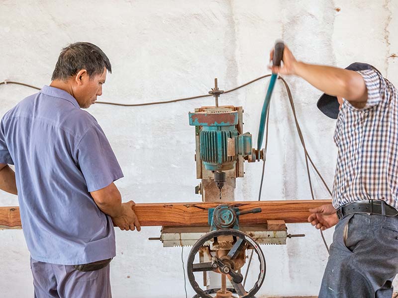 扶绥楼梯地板柜门的油漆修复-11